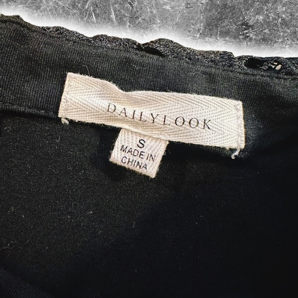 DailyLook Black ‘Venetian’ Lace Midi Skirt Size Small ASO Eva Longoria - Picture 10 of 16